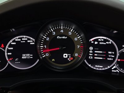 PORSCHE CAYENNE - 8