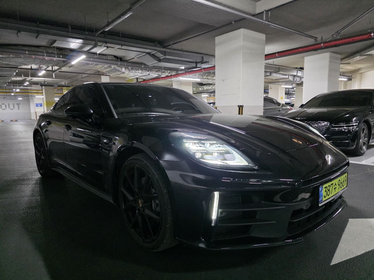 PORSCHE PANAMERA - View 1