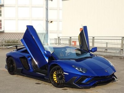 LAMBORGHINI AVENTADOR