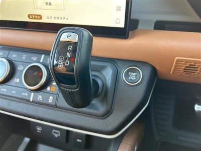 LAND ROVER DEFENDER - 9