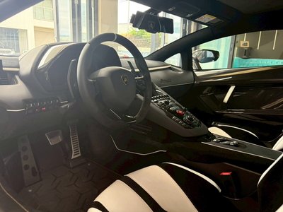 LAMBORGHINI AVENTADOR - 2