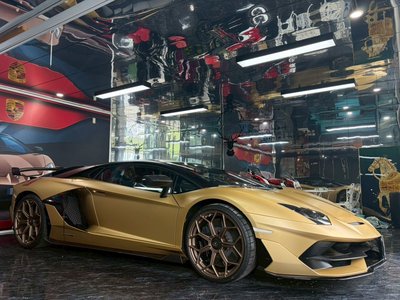 LAMBORGHINI AVENTADOR - 10