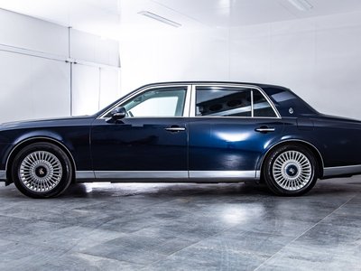 TOYOTA CENTURY - 9