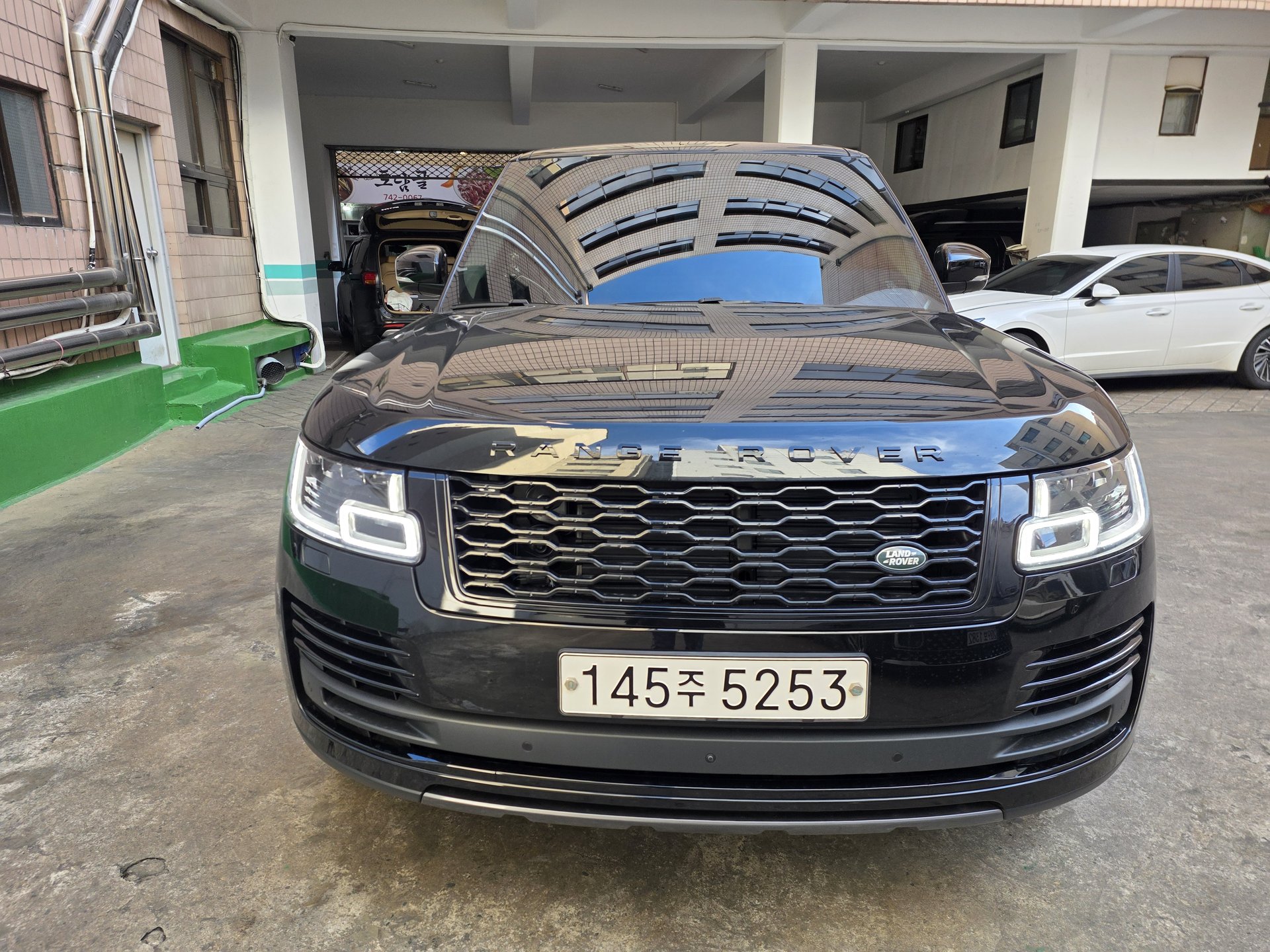 LAND ROVER RANGE ROVER - View 1