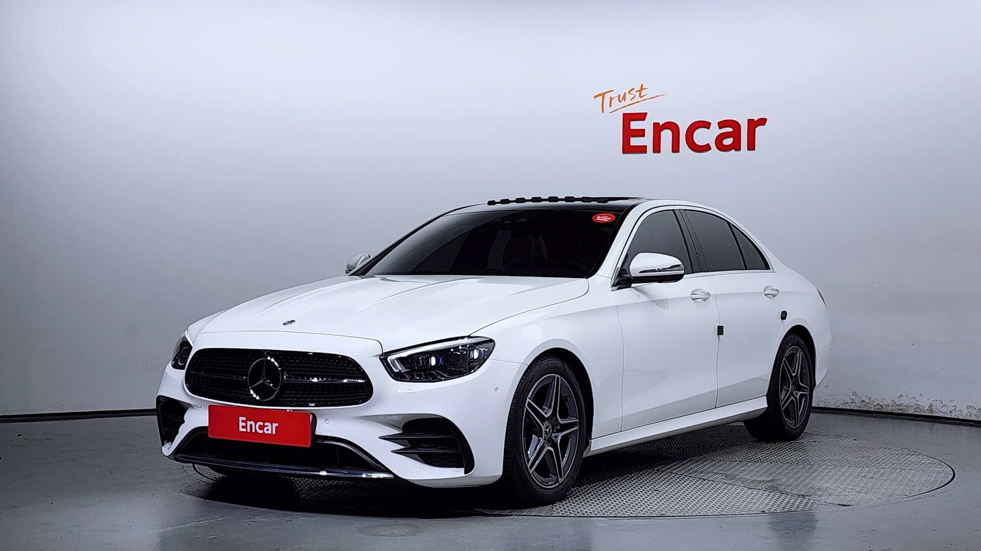 MERCEDES-BENZ E-CLASS - View 1