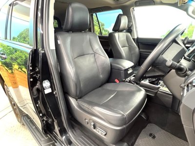 TOYOTA LAND CRUISER PRADO - 8