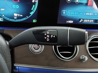 MERCEDES-BENZ E-CLASS - 9