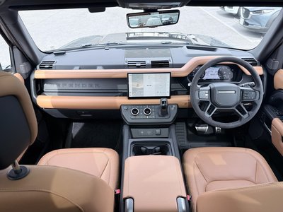 LAND ROVER DEFENDER - 4