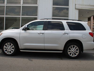 TOYOTA SEQUOIA - 7