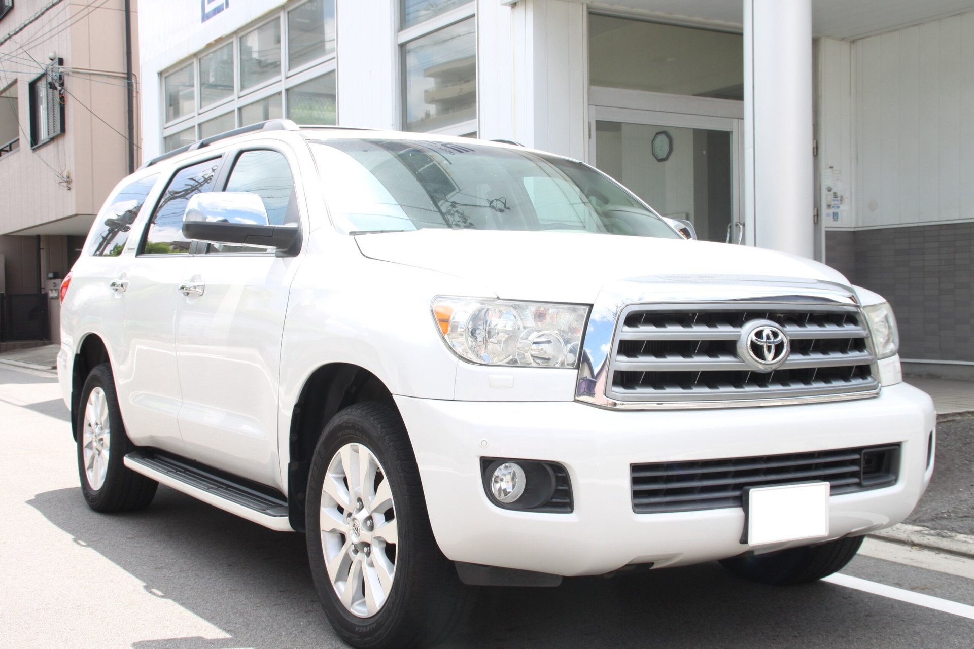 TOYOTA SEQUOIA - View 1