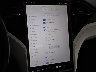 2019 Tesla MODEL X thumbnail 23
