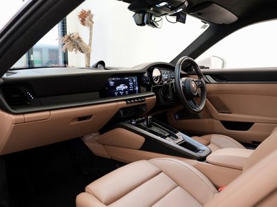 2020 Porsche 911 — миниатюра 31