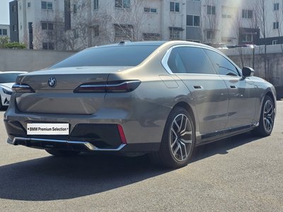 BMW I7 - 4