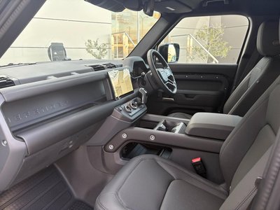 LAND ROVER DEFENDER - 10