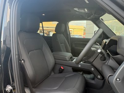 LAND ROVER DEFENDER - 6