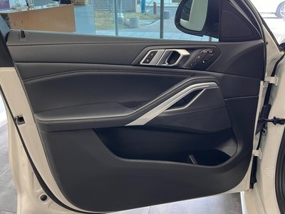 2022 BMW X6 — миниатюра 15