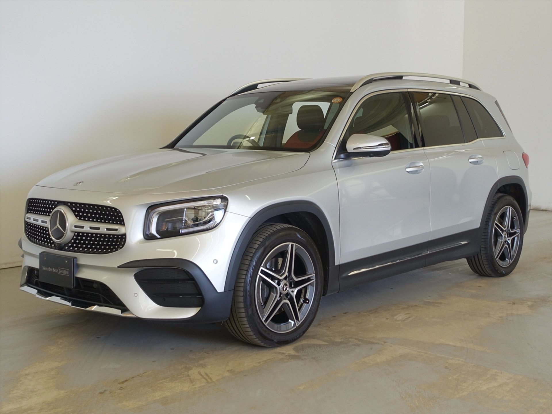 MERCEDES-BENZ GLB - View 1