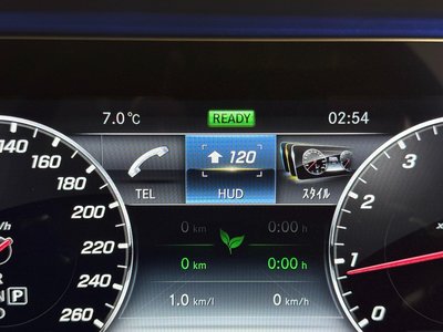 MERCEDES-BENZ E-CLASS - 8