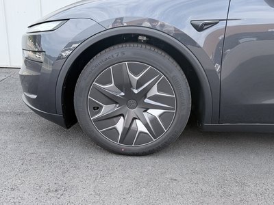 TESLA MODEL Y - 10