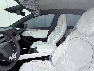 TESLA MODEL Y - 5