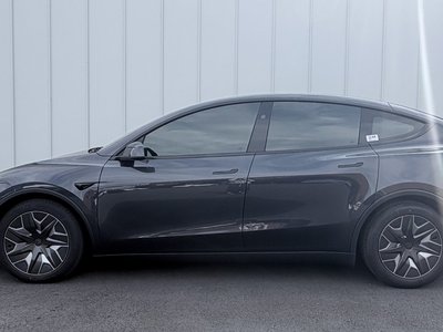TESLA MODEL Y - 3