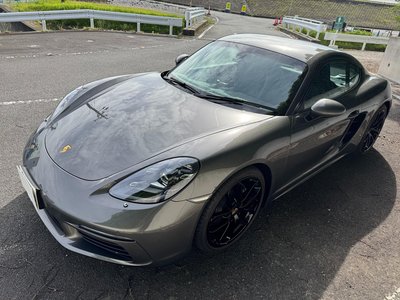 PORSCHE 718 - 8