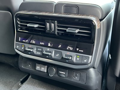 2026 Toyota LAND CRUISER 300 缩略图 38