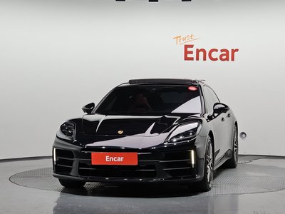 2025 Porsche PANAMERA photo 2
