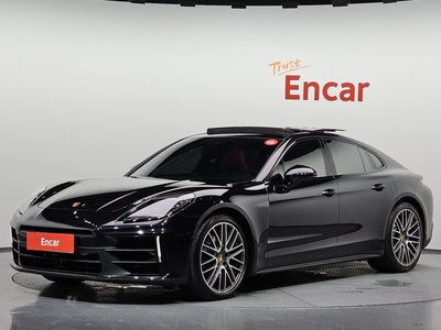 2025 Porsche PANAMERA photo 1