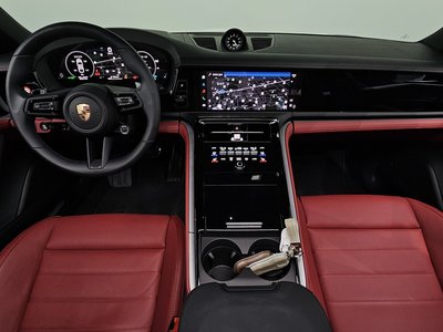 2025 Porsche PANAMERA photo 5