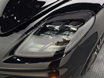 2025 Porsche PANAMERA photo 9