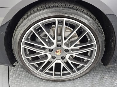 2025 Porsche PANAMERA photo 6