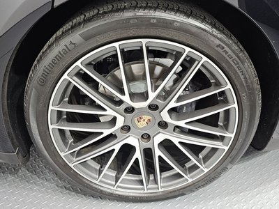 2025 Porsche PANAMERA photo 8