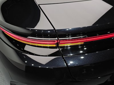 2025 Porsche PANAMERA photo 10