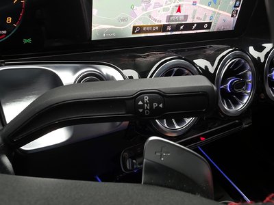 MERCEDES-BENZ GLB - 9