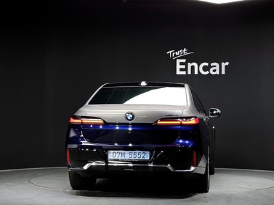 BMW I7 - 4