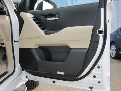 صورة مصغرة 46 لـ 2023 Toyota LAND CRUISER 300
