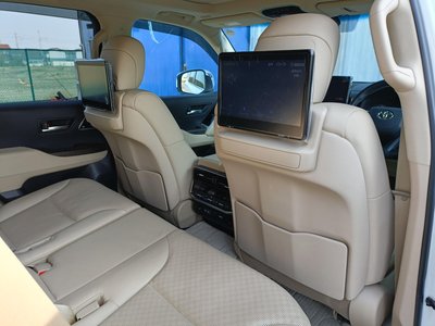 صورة مصغرة 36 لـ 2023 Toyota LAND CRUISER 300