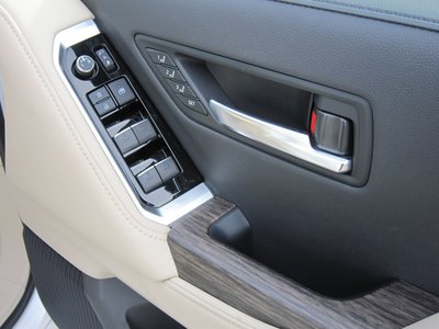 صورة مصغرة 47 لـ 2023 Toyota LAND CRUISER 300
