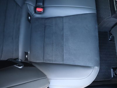 2025 Lexus IS — миниатюра 50