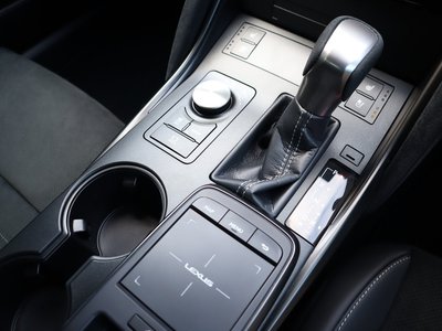 2025 Lexus IS — миниатюра 63