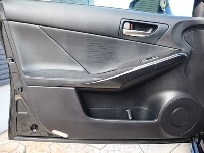 2025 Lexus IS — миниатюра 54
