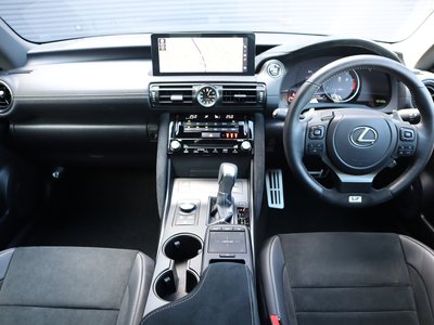 صورة 8 لـ 2025 Lexus IS