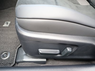 2025 Lexus IS — миниатюра 33
