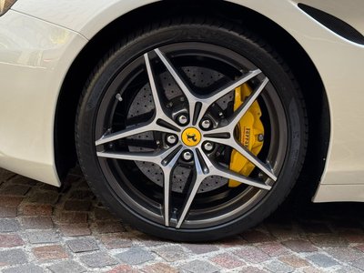 FERRARI CALIFORNIA T - 7