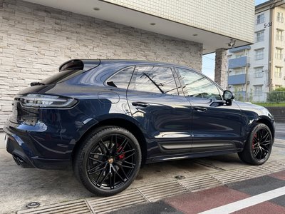 PORSCHE MACAN - 5