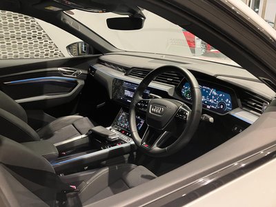 AUDI Q8 SPORTBACK E-TRON - 9