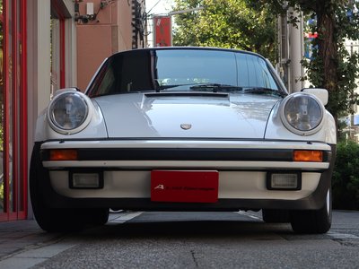PORSCHE 911 - 8