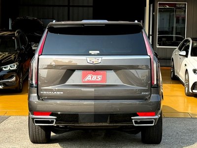 CADILLAC ESCALADE - 9