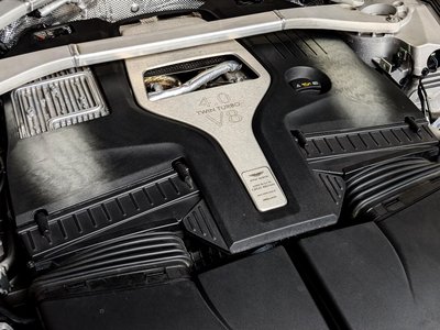 2021 Aston Martin DBX — миниатюра 17